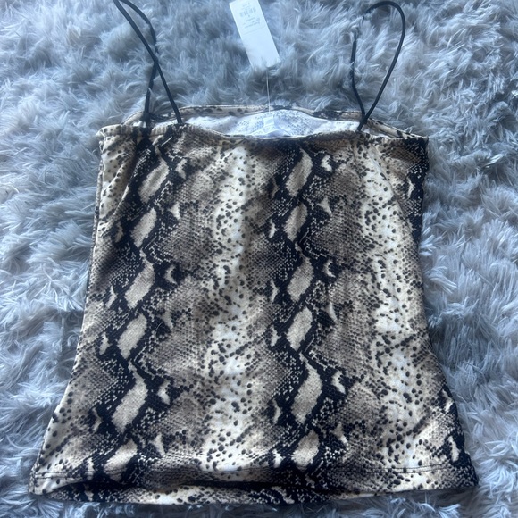 Francesca’s Tank - Picture 3 of 3